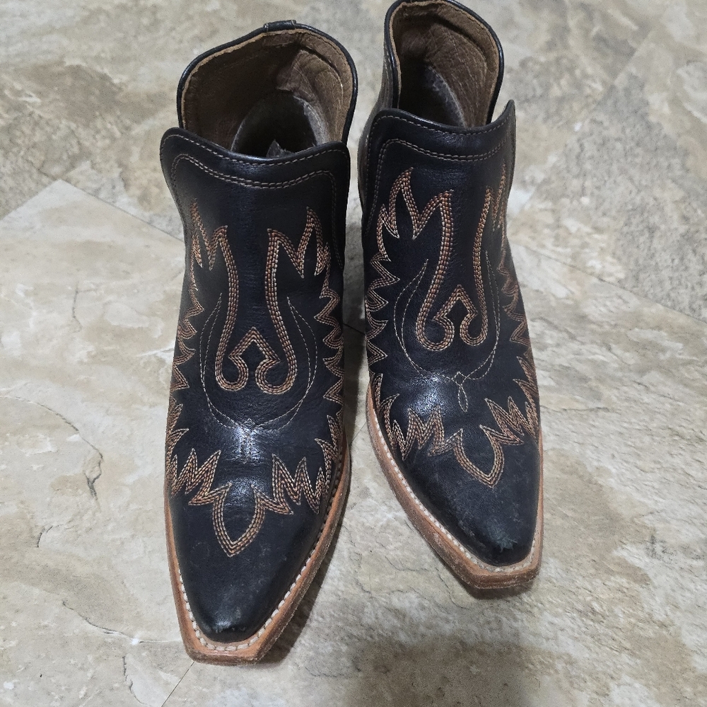 Ariat Black Ankle Boots with Decorative Stitching